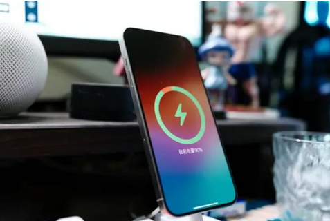 玉田苹果15换屏服务分享用什么充电器给iPhone15充电更好 